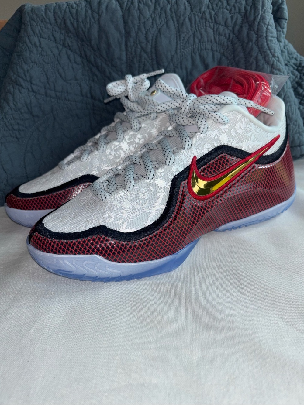 Nike LeBron 22 XXII Mogul Basketball Shoes White Gold Red Men’s 7 NEW
